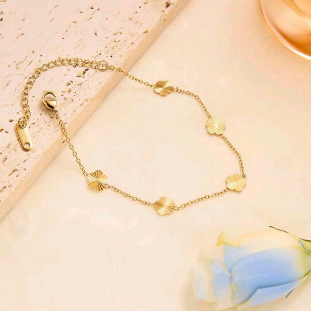 Petite Gold Clover Bracelet